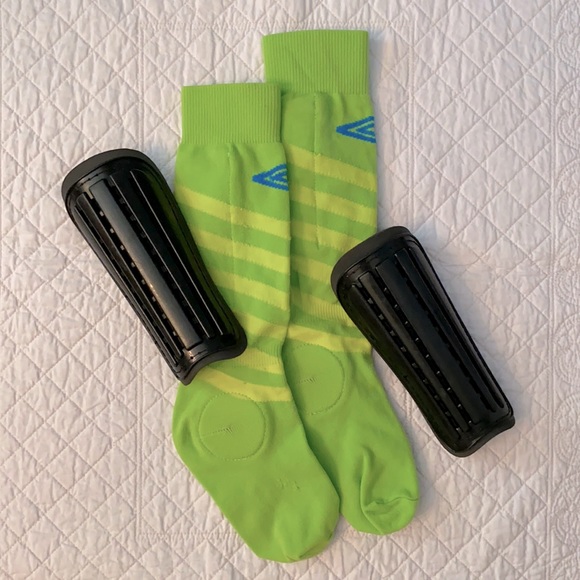 Umbro Shinsocks Youth Soccer Removable Shin Guards